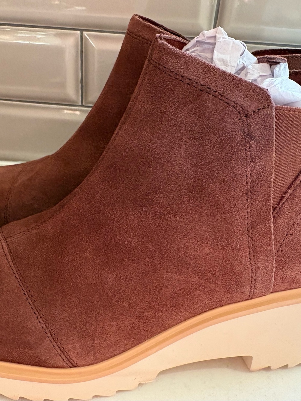 TOMS Maude Round Toe Wedge Chelsea Booties Womens Brown Casual Boots Size 9.5 - Picture 3 of 6